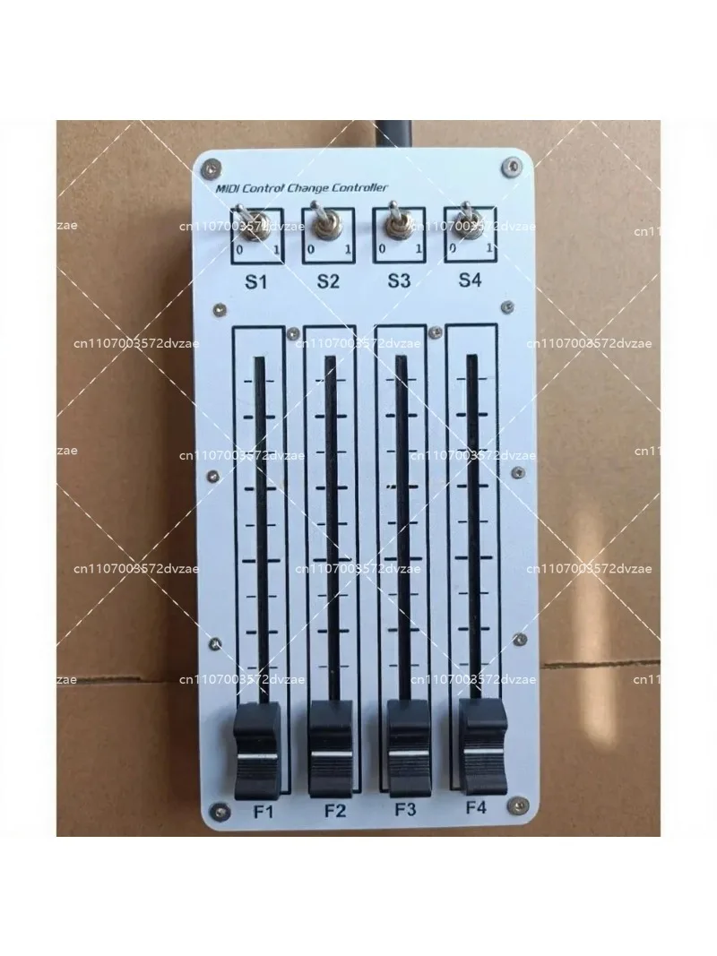 4-kanaals 100mm schuiffader US - Audio Music Software recensie en prijs